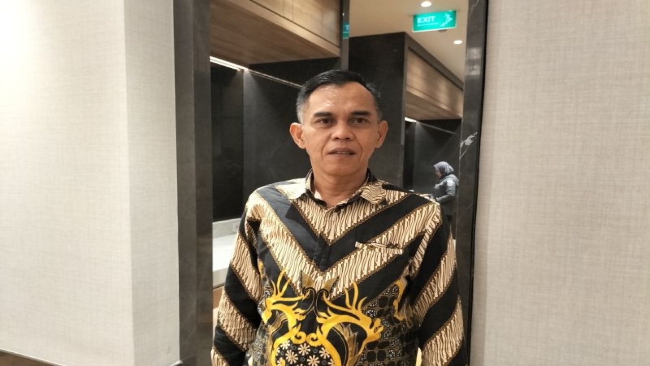 Ketua Bawaslu Jakarta Barat, Oding Junaedi, saat ditemui di kawasan Cengkareng, Jakarta Barat, Senin (27/2/2023). ANTARA / Walda