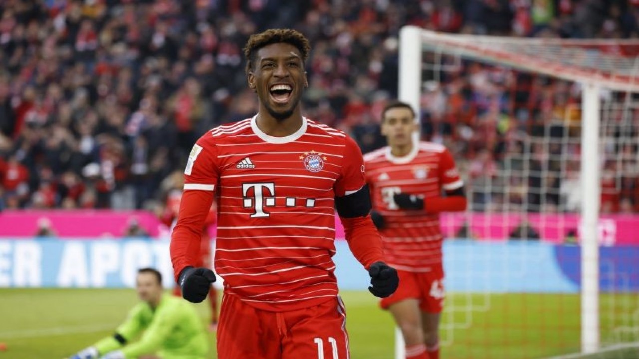 Penyerang Bayern Munich Kingsley Coman merayakan gol yang dicetaknya ke gawang Bochum, pada pertandingan Liga Jerman pekan ke-20 yang dimainkan di Allianz Arena, Munich, Sabtu (11/2/2023). (ANTARA/AFP/Michaela Rehle)