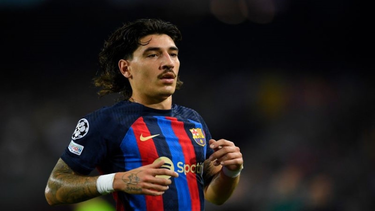 Hector Bellerin bermain untuk Barcelona saat pertandingan Grup C Liga Champions lawan Bayern Muenchen di Camp Nou pada 26 Oktober 2022. Bellerin resmi bergabung dengan Sporting Lisbon dari Barcelona pada 01 Februari 2023. ANTARA/AFP/PAU BARRENA