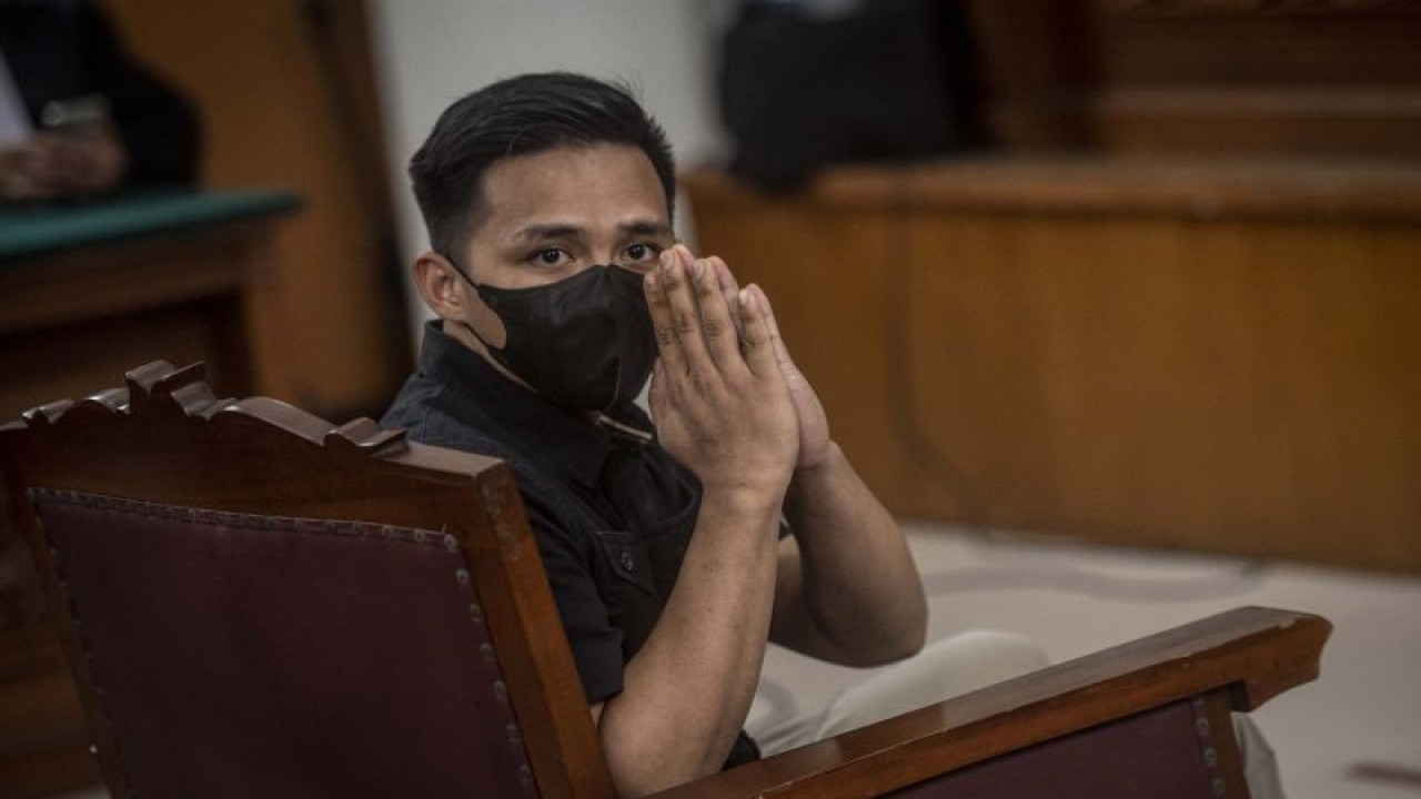 Terdakwa kasus pembunuhan berencana Brigadir Yosua Hutabarat, Richard Eliezer alias Bharada E menjalani sidang lanjutan di Pengadilan Negeri Jakarta Selatan, Jakarta, Kamis (2/2/2023). ANTARA FOTO/Aprillio Akbar/aww.