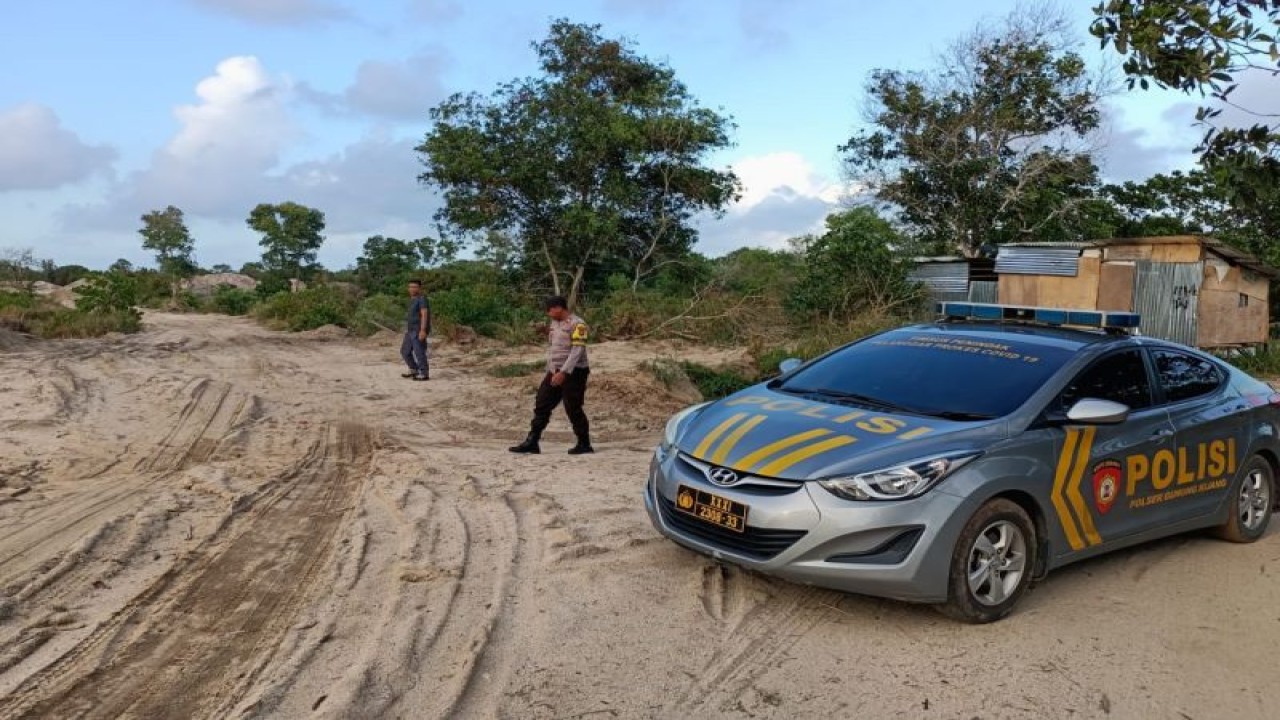 Polres Bintan, Polda Kepri, memeriksa lokasi diduga jadi tempat penambangan ilegal, Selasa (21/2). (ANTARA/HO-Humas Polres Bintan)