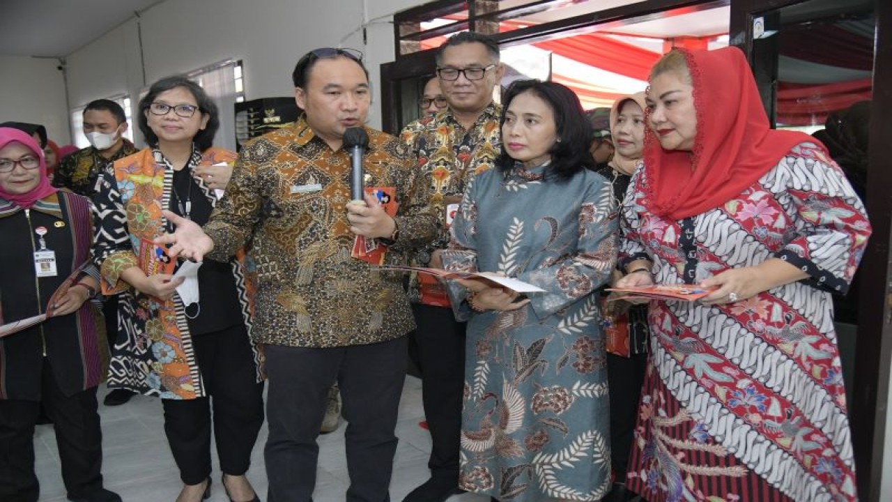 Menteri PPPA Bintang Puspayoga ketika berkunjung ke Semarang pada Selasa (21/2/2023) lalu. (ANTARA/HO-BKKBN)