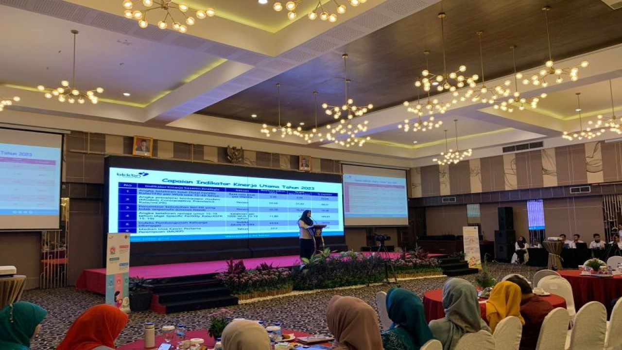 Kepala BKKBN Perwakilan Sumbar, Fatmawati (ANTARA/Mario SN)