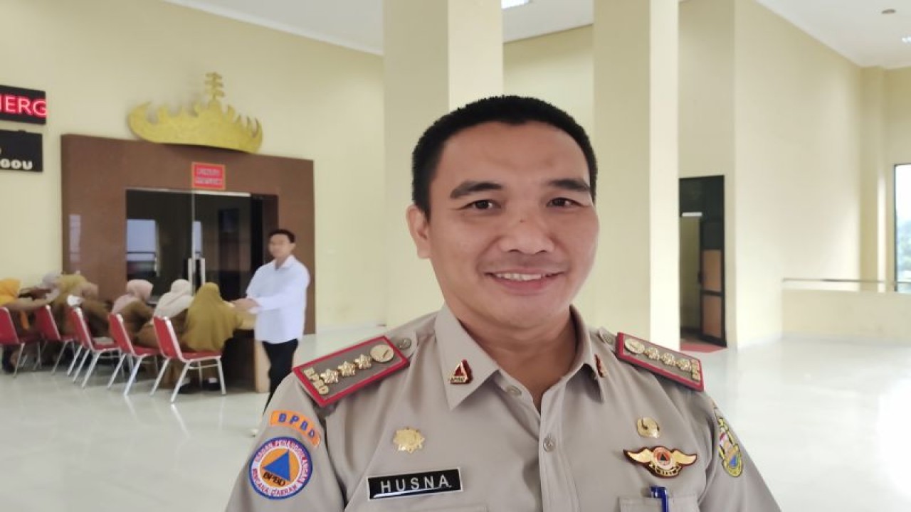Kepala Badan Penanggulangan Bencana Daerah (BPBD) Kota Bandarlampung Ahmad Husna saat dimintai keterangan. di Bandarlampung, Senin, (27/2/2023). (ANTARA/Dian Hadiyatna)