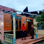 BPBD Situbondo catat belasan rumah rusak diterjang angin kencang-1677549673