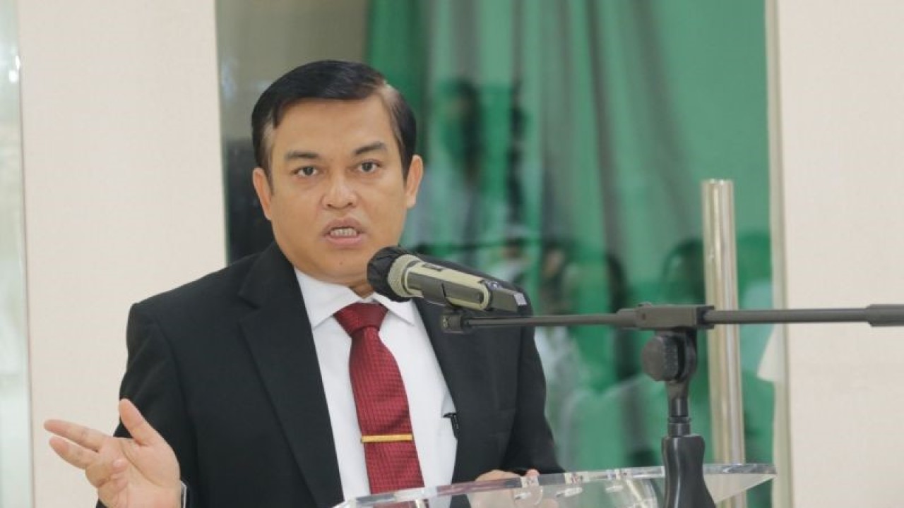 Kepala BPHN Kemenkumham Widodo Ekatjahjana memberikan keterangan terkait kasus dugaan kekerasan seksual yang melibatkan anak di Jakarta, Kamis, (9/2/2023). ANTARA/HO-Humas BPHN