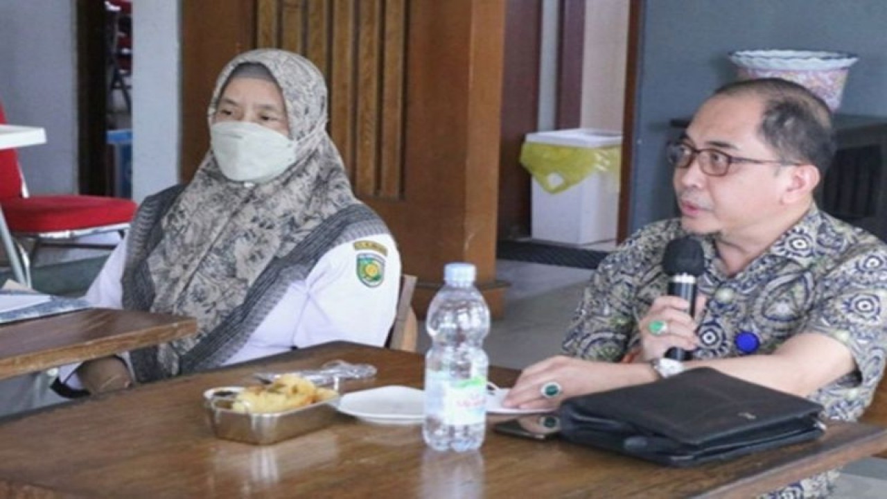 Kepala BPJS Kesehatan Cabang Palangka Raya, Muhamamd Masrur Ridwan (kanan) di Palangka Raya, beberapa waktu lalu. (ANTARA/HO-BPJS Kesehatan Cabang Palangka Raya)