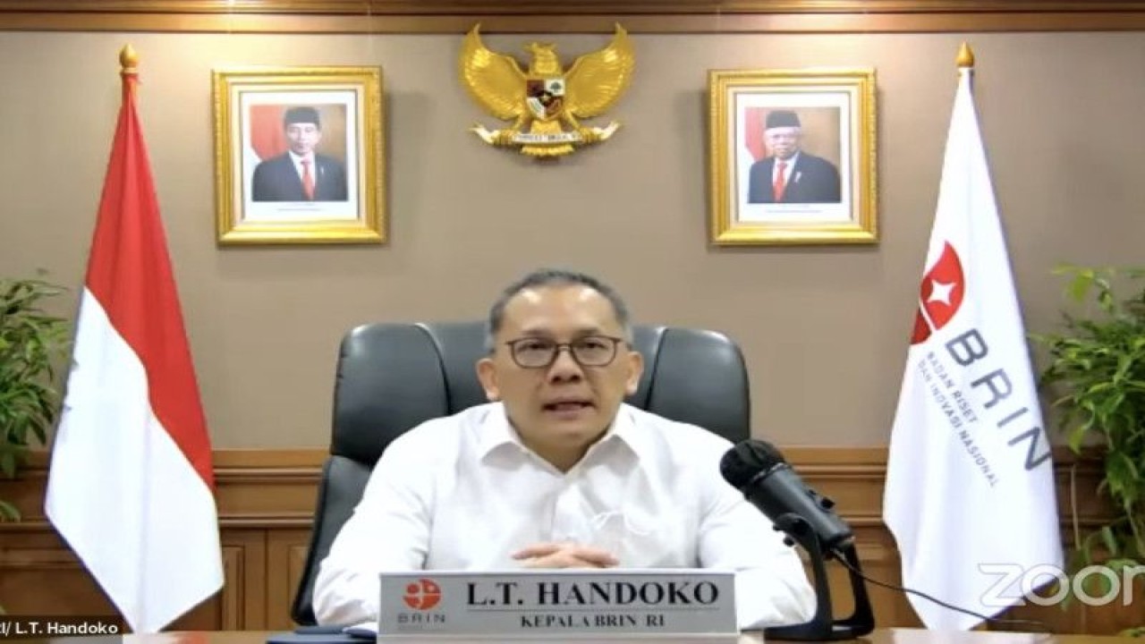 Kepala Kepala Badan Riset dan Inovasi Nasional (BRIN) Laksana Tri Handoko dalam Kick Off Webinar Series: Program APL dalam Bentuk Buku dan Audiovisual di Jakarta, Rabu (1/2/2023). (FOTO ANTARA/AstridFaidlatulHabibah)