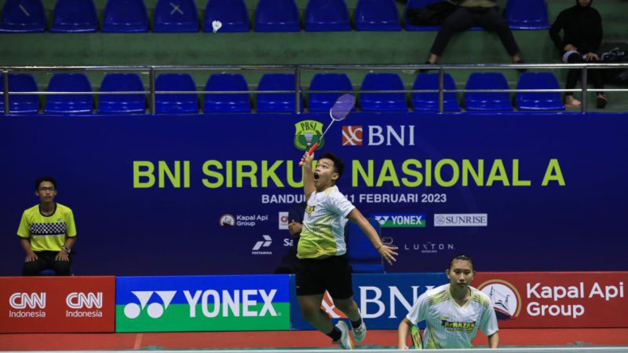 Ajang bulutangkis bertajuk BNI Sirkuit Nasional (Sirnas) 2023 akan kembali bergulir di Tanah Air, dan bakal menyambangi 12 kota untuk mencari bibit-bibit pebulutangkis muda. (ANTARA/HO-BNI/pri)