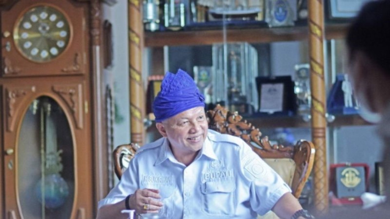 Bupati Bangka Barat Sukirman. (ANTARA/ Donatus Dasapurna)