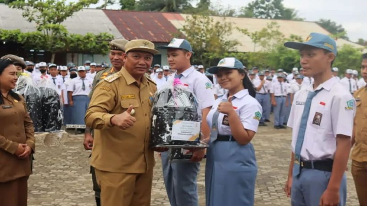 Bupati Bengkayang saat hadir di goes to school (ANTARA/Wati)