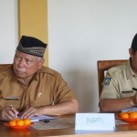 Bupati Lombok Timur M. Sukiman Azmy (kiri) (ANTARA/HO-Humas Pemkab Lombok Timur)-1677037930