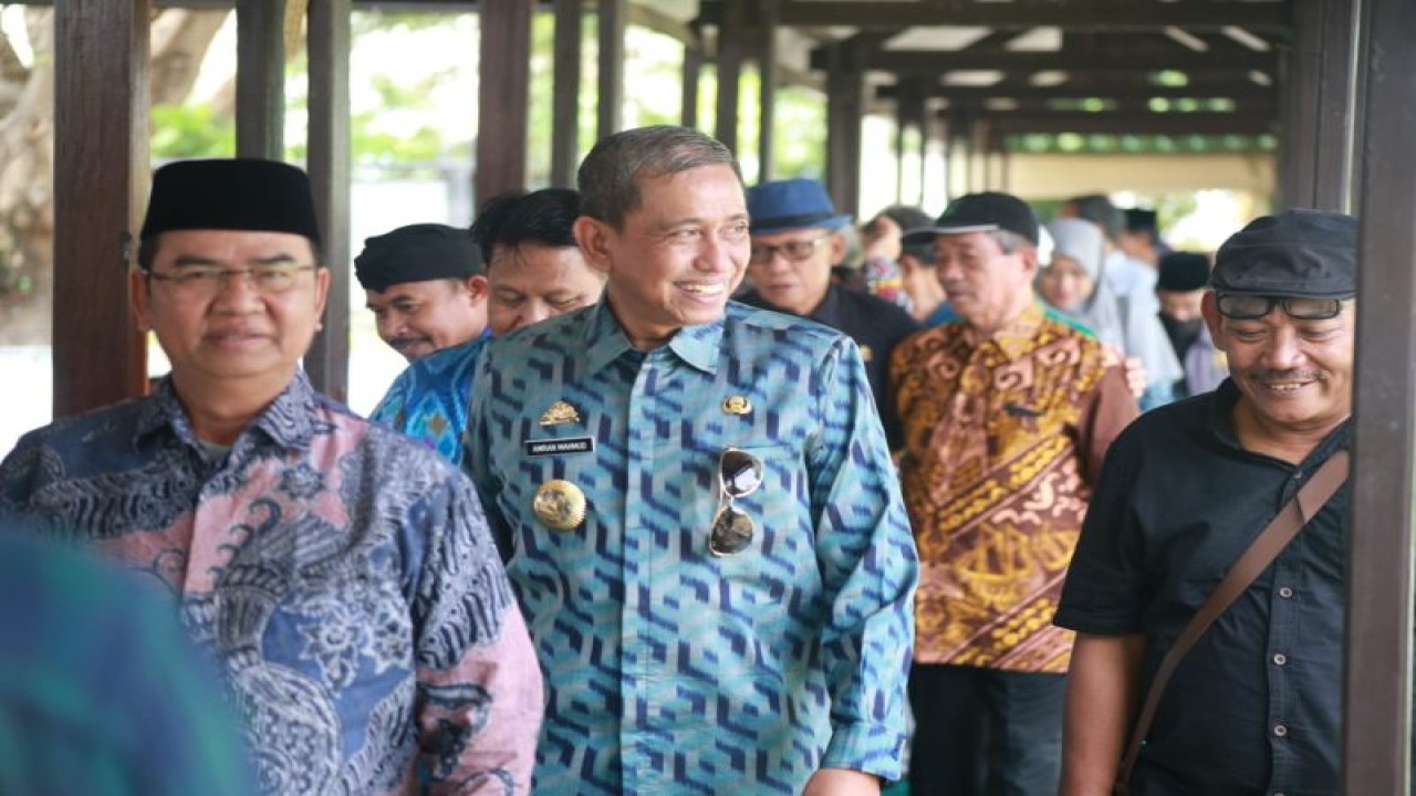 Kakanwil Kemenag Sulsel bersama tokoh agama dari lintas agama mengunjungi Cagar Budaya Masjid Tua Tosora di Desa Tosora, Kabupaten Wajo untuk melakukan wisata religi, Kamis (2/02/2022). ANTARA Foto/HO-Humas Pemkab Wajo