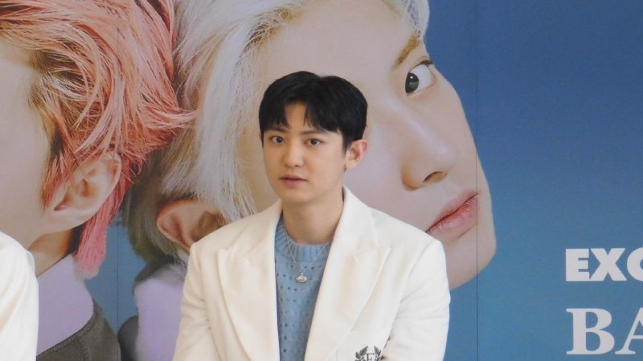 Chanyeol EXO sekaligus subunit EXO-SC dalam konferensi pers menjelang acara "EXO-SC BACK TO BACK FANCON” di Beach City International Stadium, Jakarta, Sabtu (4/2/2023). (ANTARA/Lia Wanadriani Santosa)