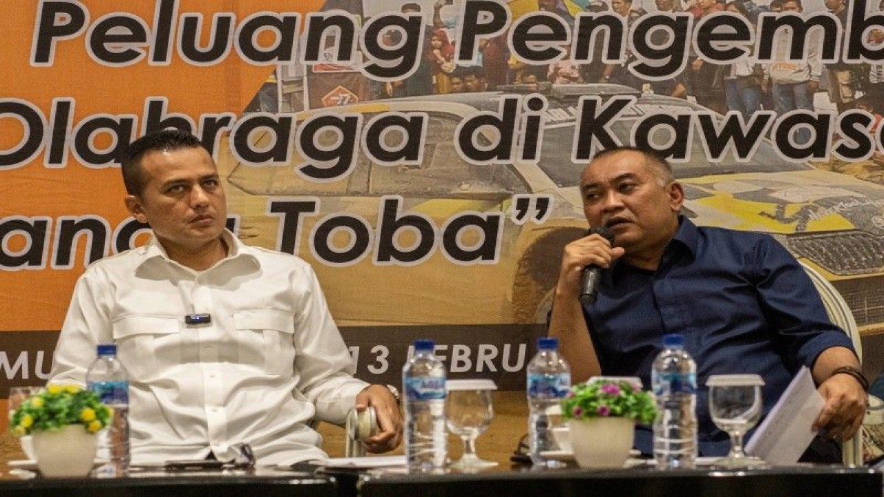 Wakil Gubernur Sumatera Utara Musa Rajekshah (kiri) saat menjadi pemateri pada diskusi dengan tema "Tantangan dan Peluang Pengembangan Pariwisata Olahraga di Kawasan Danau Toba' (ANTARA/HO)