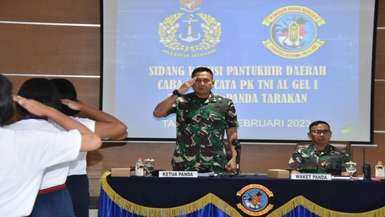 Komandan Pangkalan Utama TNI AL (Danlantamal) XIII Laksamana Pertama TNI Deni Herman, memimpin sidang pemantauan terakhir (Pantukhir) Panitia Daerah Calon Prajurit TNI AL Gelombang 1 TA 2023 yang berlangsung di Ruang Serba Guna Mako Lantamal XIII, Kalimantan Utara, Senin (20/2). ANTARA/HO-Lantamal XIII Tarakan.