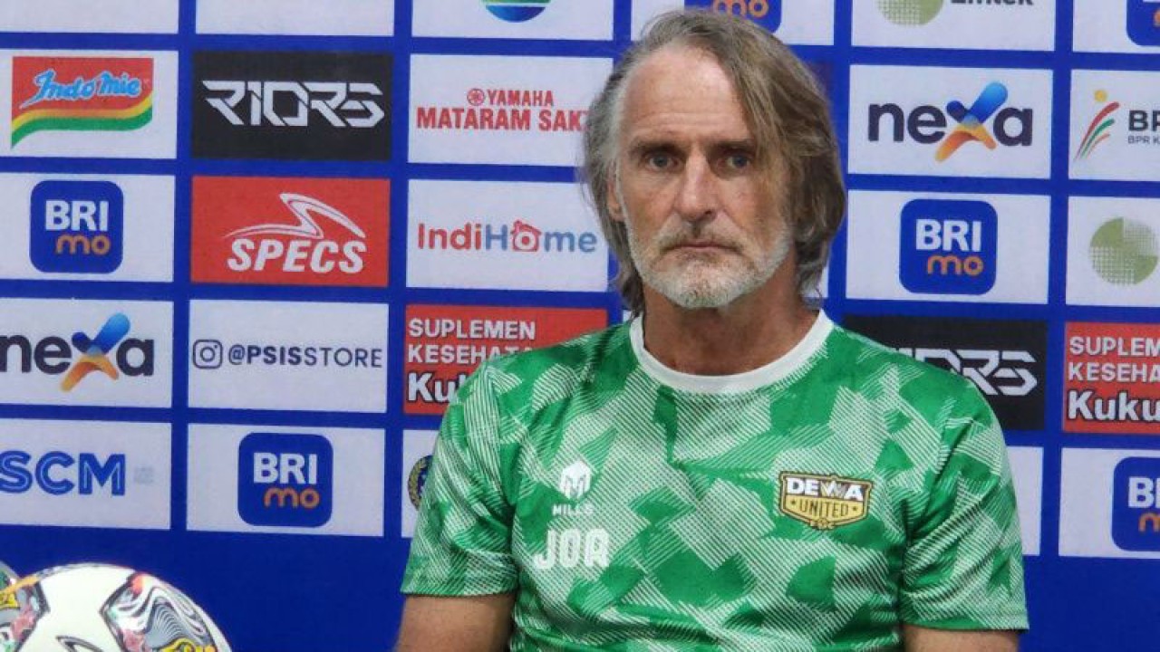 Pelatih Dewa United FC Jan Olde Riekerink (ANTARA/ I.C.Senjaya)