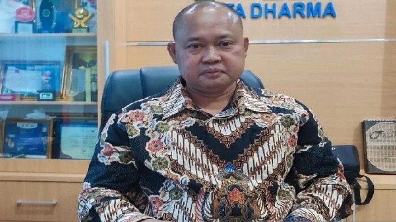 Direktur PDAM Jayapura Entis Sutisna. (ANTARA/Evarukdijati)