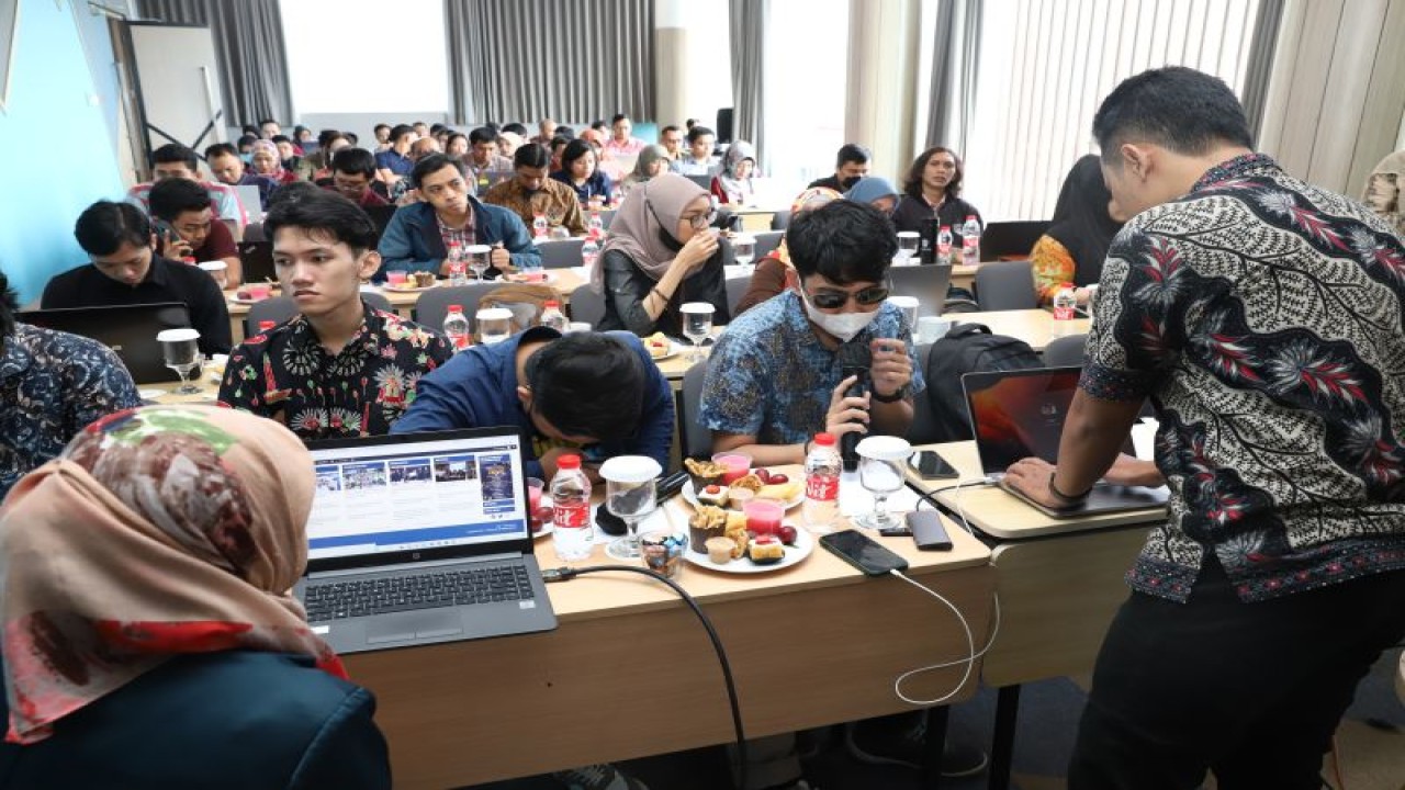 mahasiswa disabilitas Universitas Brawijaya (UB) peroleh pendampingan untuk mengakses website kampus setempat (ANTARA/HO/Universitas Brawijaya/End)