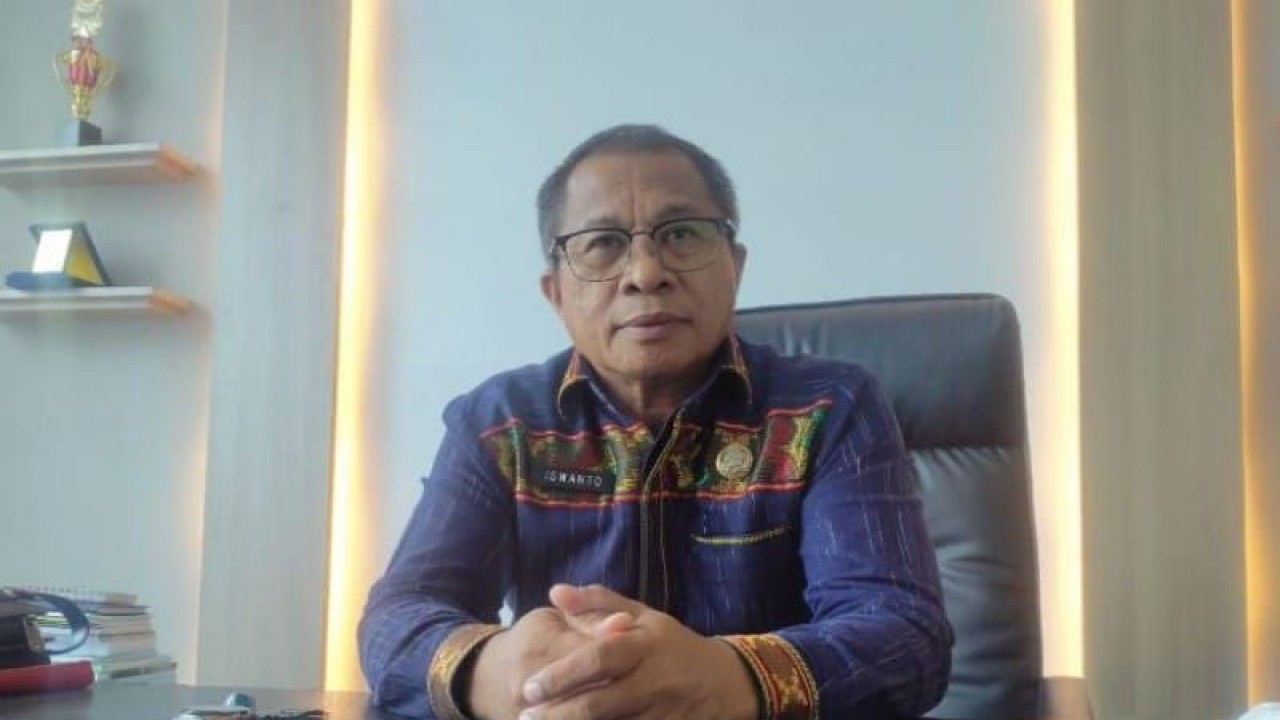 Kadis Dukcapil Kota Kendari, Iswanto Dongge di Kendari, Jumat. (Foto Azis Senong)
