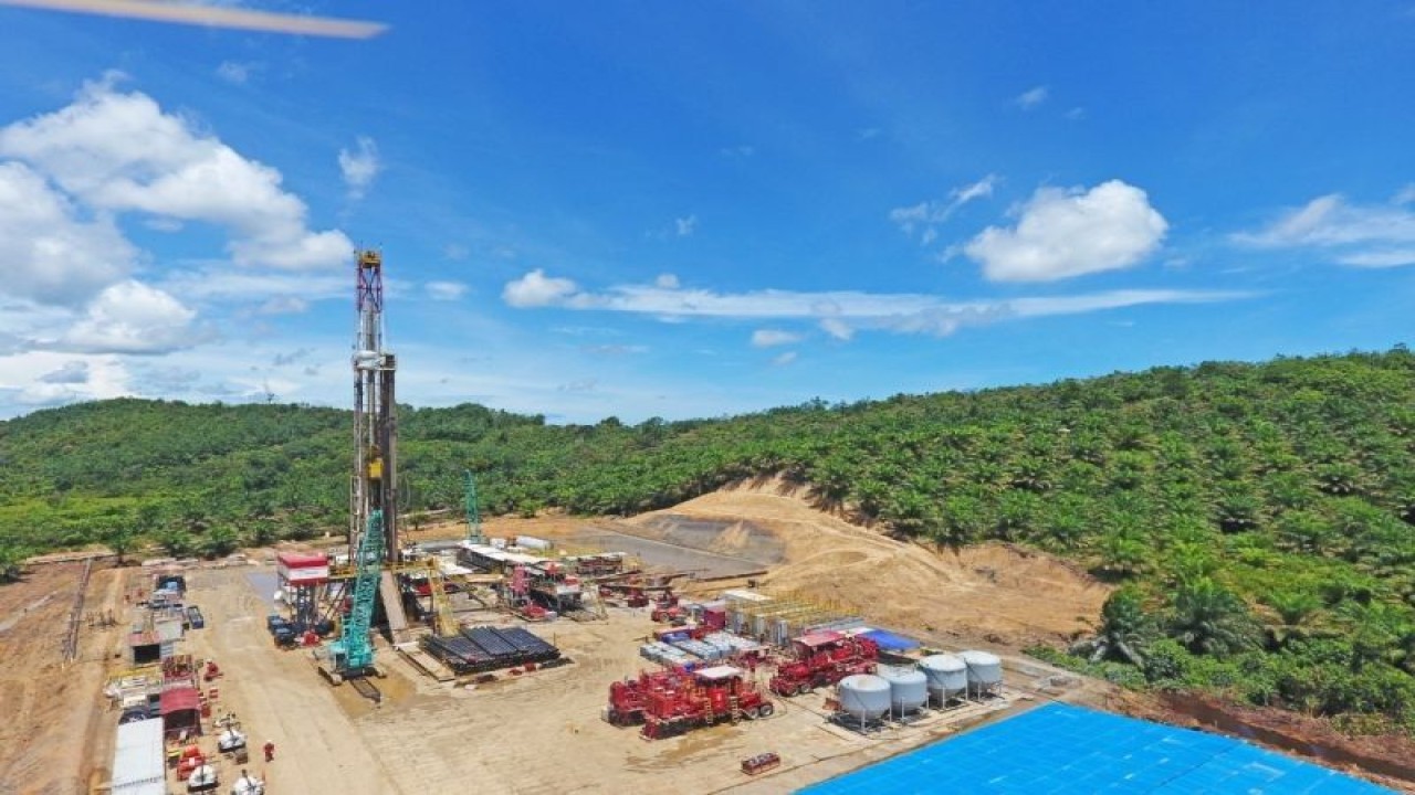 Proyek jasa hulu migas yang dilakukan PT Elnusa berupa Modular Rig 01, Sumur Eksplorasi Phoenix North 1 Region 3 Zona 9, Pertamina Hulu Sanga-Sanga di Kalimantan Timur. ANTARA/HO-Elnusa.