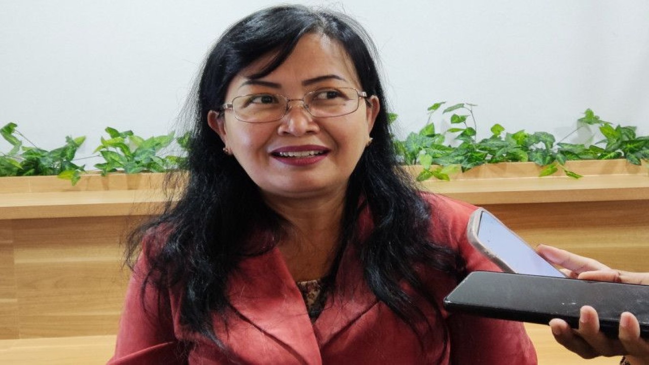 Asisten Deputi Perlindungan Hak Perempuan dalam Rumah Tangga dan Rentan Kementerian Pemberdayaan Perempuan dan Perlindungan Anak Eni Widiyanti. (ANTARA/ Anita Permata Dewi)