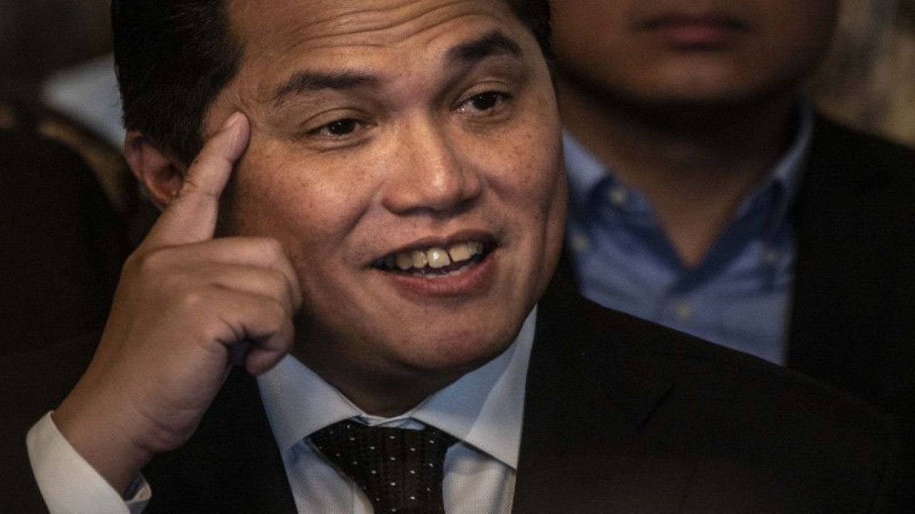 Ketua Umum PSSI terpilih Erick Thohir memberikan keterangan pers dalam Kongres Luar Biasa Persatuan Sepak Bola Seluruh Indonesia (KLB PSSI) 2023 di Jakarta, Kamis (16/2/2023). . ANTARA FOTO/Aprillio Akbar/nym.