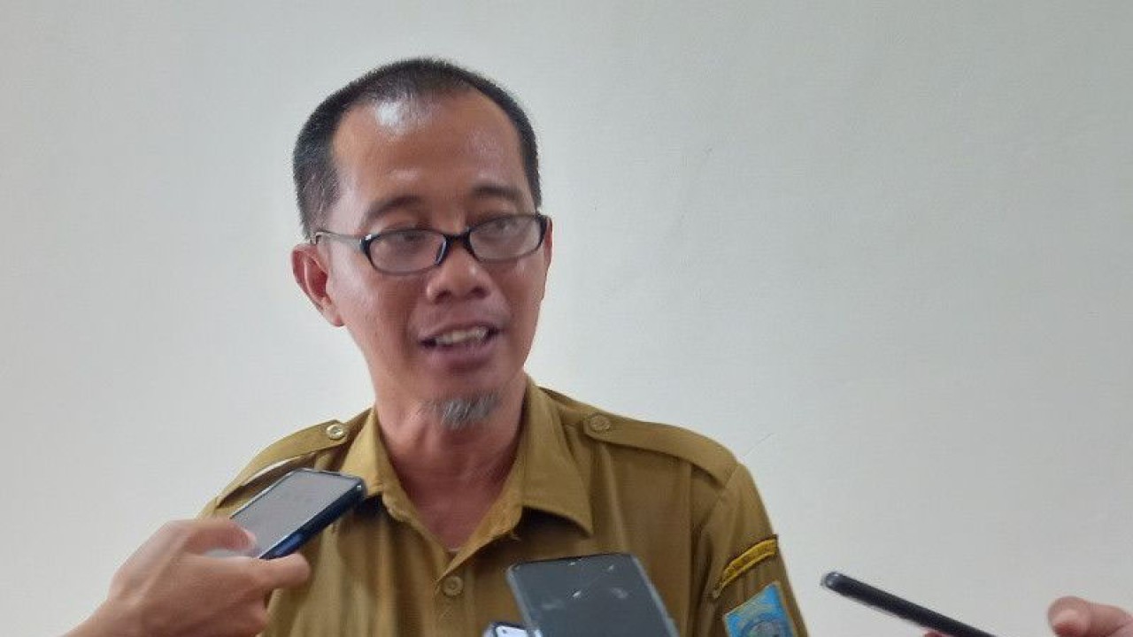 Kepala Dinas Perpustakaan dan Kearsipan Kabupaten Bangka Barat Farouk Yohansyah. (ANTARA/ Donatus Dasapurna)