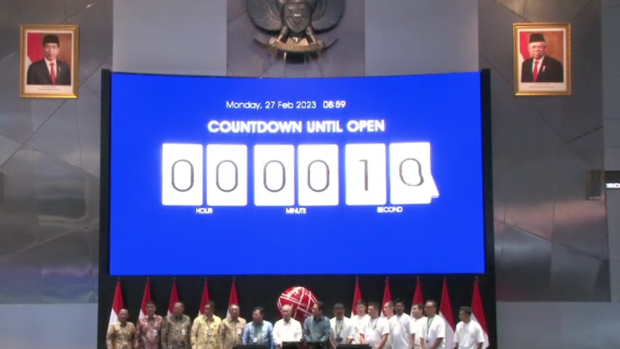 PT Lini Imaji Kreasi Ekosistem Tbk (kode saham: FUTR) resmi mencatatkan saham perdana di Bursa Efek Indonesia (BEI), Jakarta, Senin (27/2/2023). ANTARA/ Muhammad Heriyanto.