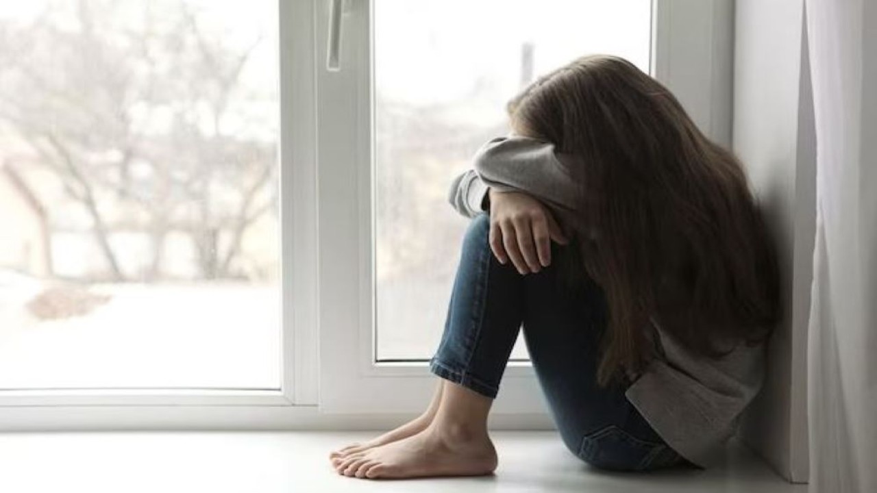 Ilustrasi. Gadis remaja di AS mengalami tingkat kesedihan dan kekerasan tertinggi. (Freepik)