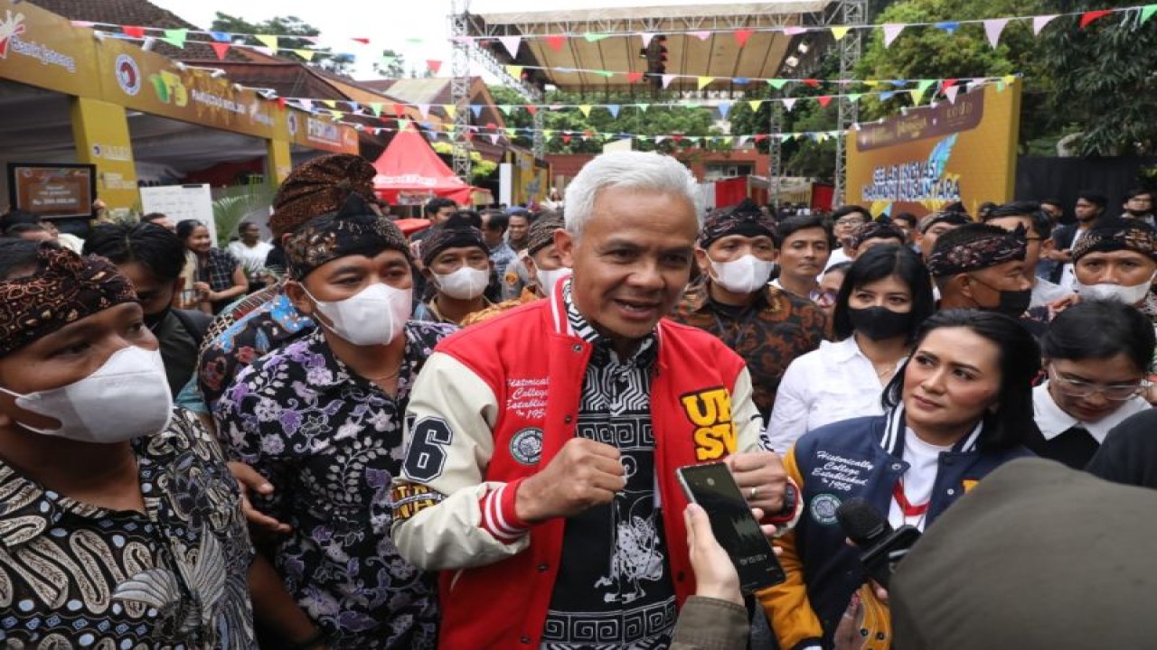 Gubernur Jawa Tengah Ganjar Pranowo saat melakukan kunjungan kerja di Universitas Kristen Satya Wacana (UKSW) Kota Salatiga, Jumat (24/2/2023). FOTO ANTARA/HO-Humas Pemprov Jateng