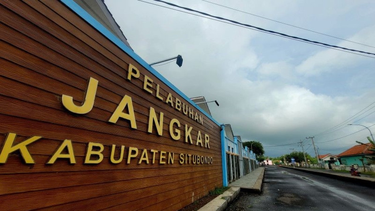 Gerbang masuk Pelabuhan Jangkar Situbondo. ANTARA/Novi Husdinariyanto