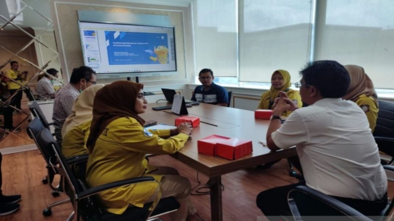 Dinas Kominfo dan Statistik Provinsi Gorontalo konsultasi kebijakan Analog Switch Off (ASO) ke Kementerian Kominfo RI. ANTARA/HO-Kominfotik