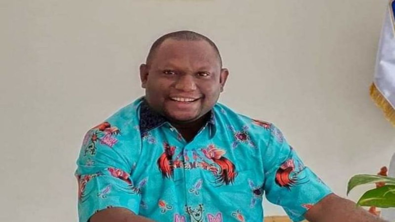 Kepala Dinas Kominfo Kabupaten Jayapura Gustaf Griapon (ANTARA/HO-Humas Pemkab Jayapura)
