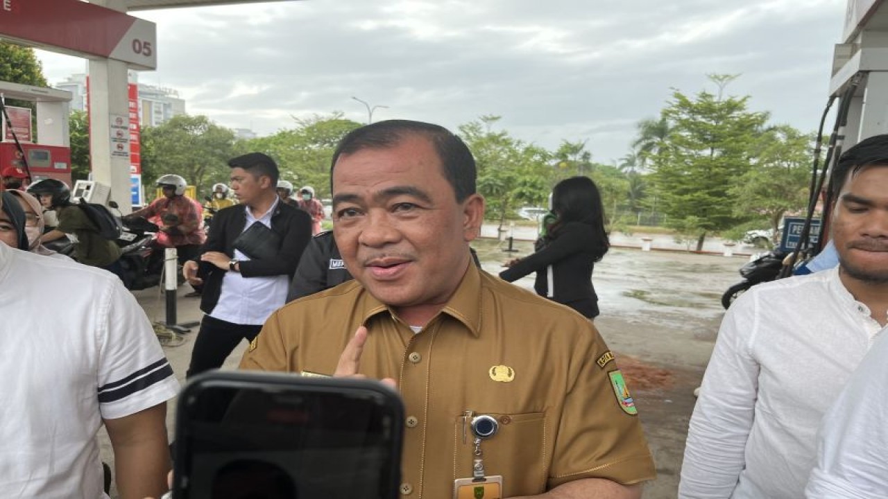 Kepala Dinas Perindustrian dan Perdagangan Kota Batam Gustian Riau (ANTARA/Jessica)