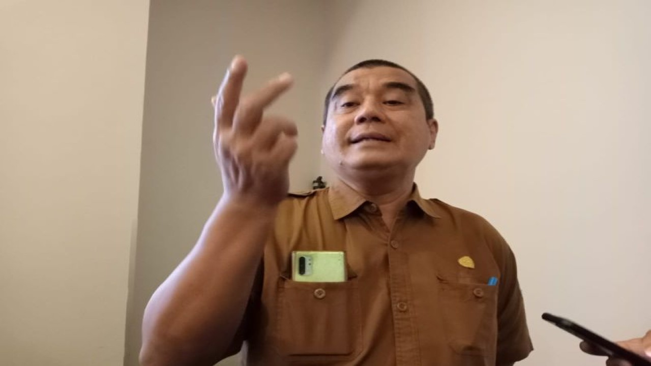 Kepala Dinas Kesehatan Kota Mataram H Usman Hadi. (ANTARA/Nirkomala)