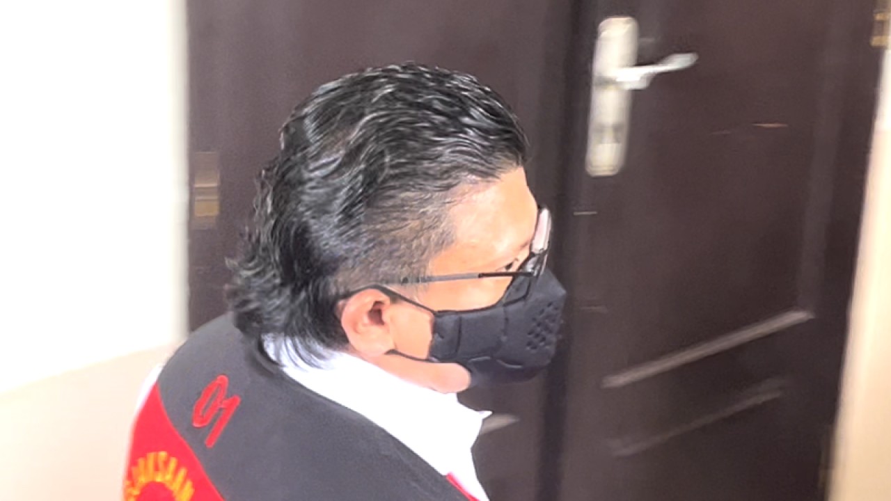 Terdakwa kasus pembunuhan Brigadir Nofriansyah Yosua Hutabarat (Brigadir J), Ferdy Sambo, menuju ruang sidang utama di Pengadilan Negeri Jakarta Selatan, Jakarta, Senin (13/2/2023). ANTARA/Putu Indah Savitri