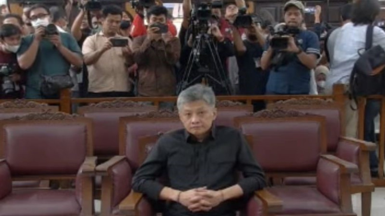 Terdakwa perintangan penyidikan kasus pembunuhan Brigadir J (obstruction of justice), Hendra Kurniawan, dalam persidangan di Pengadilan Negeri Jakarta Selatan, Senin (27/2/2023). ANTARA/Putu Indah Savitri