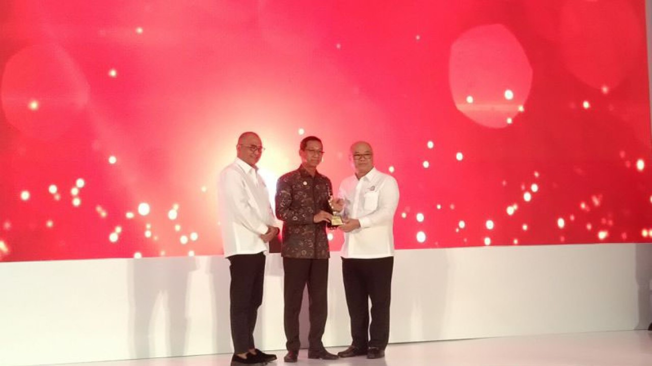 Penjabat Gubernur DKI Heru Budi Hartono (tengah) saat membuka seminar Asosiasi Pengelola Pusat Belanja Indonesia (APPBI) di Jakarta, Kamis (23/2/2023). ANTARA/Dewa Ketut Sudiarta Wiguna