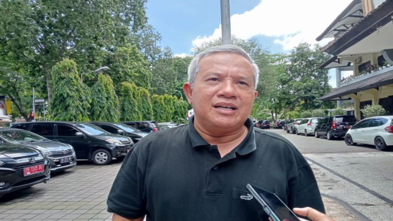 Kepala Dinas Pengendalian Penduduk dan Keluarga Berencana Kota Mataram HM Carnoto. (ANTARA/Nirkomala)