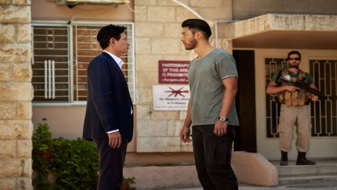 Hwang Jung-min dan Hyun Bin dalam film "The Point Men" (2023). (ANTARA/HO-via KOFIC)