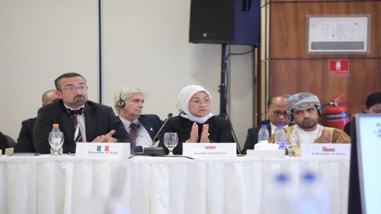 Menaker Ida Fauziyah (tengah) dalam Minister of Manpower Intervention on the High-Level Partners’ Meeting yang berlangsung di Amman, Yordania, Kamis (23/2/2023). (ANTARA/HO-Kemnaker)