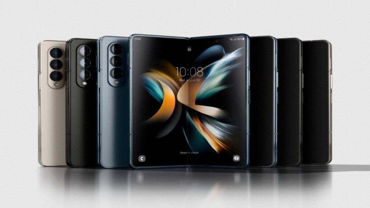 Ilustrasi ponsel lipat. Dalam foto ini Galaxy Fold4 besutan Samsung. (ANTARA/HO/Samsung)
