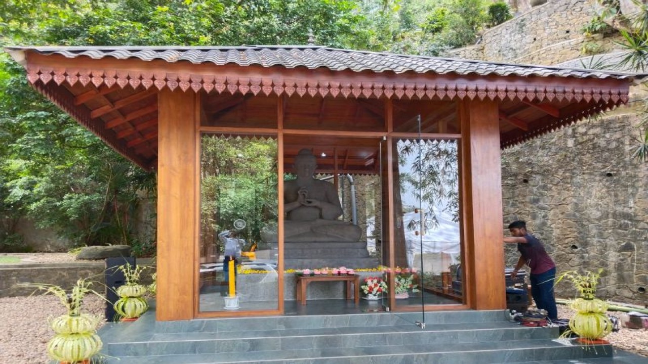 Patung Buddha sumbangan dari Indonesia untuk Sri Lanka ditempatkan di Paramitha International Buddhist Meditation Centre, Kadugannawa, Sri Lanka pada Sabtu (11/2/2023) (ANTARA/HO-KBRI Colombo)
