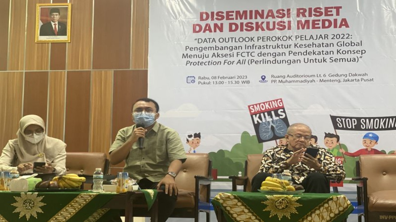 Ketua Umum Pimpinan Pusat Ikatan Pelajar Muhammadiyah (IPM) Nashir Efendi dalam Diskusi Media bertajuk Data Outlook Perokok Pelajar 2022 di Gedung Dakwah PP Muhammadiyah, Jakarta, Rabu (8/2/2023). (ANTARA/AstridFaidlatulHabibah)
