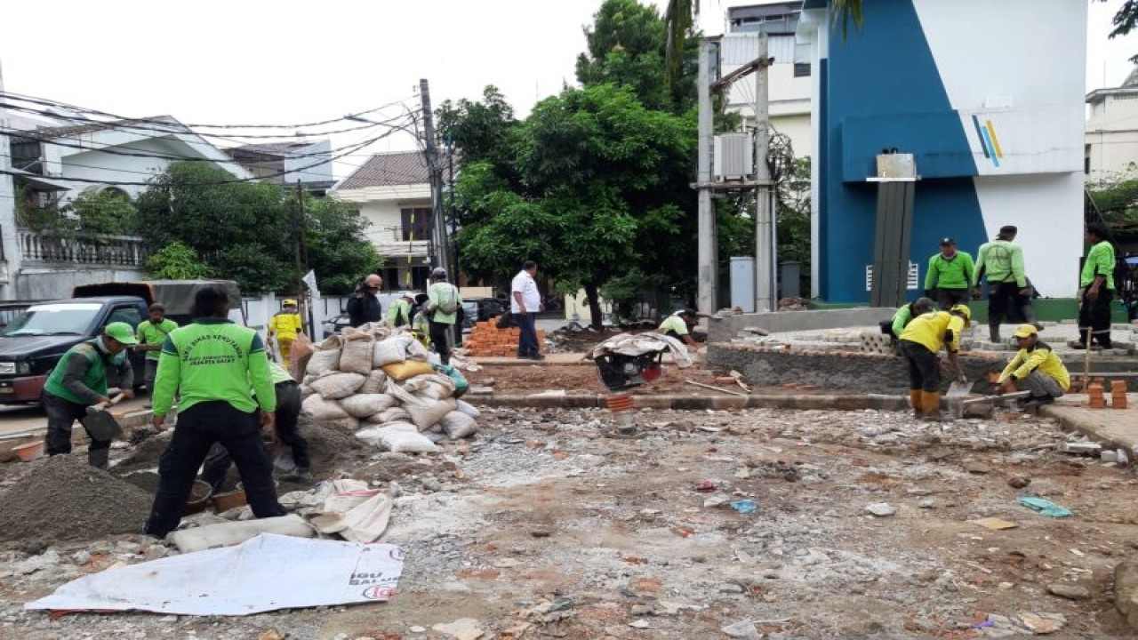 Lahan seluas 900 meter akan diubah menjadi taman di kawasan Duri Kepa, Kebon Jeruk, Jakarta Barat, Kamis (16/2/2023). ANTARA/Ho-Pemkot Jakarta Barat