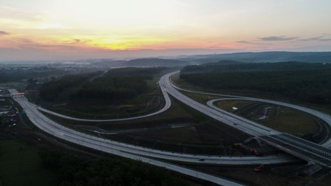 Jalan Tol Semarang-Batang. ANTARA/HO-Waskita Karya