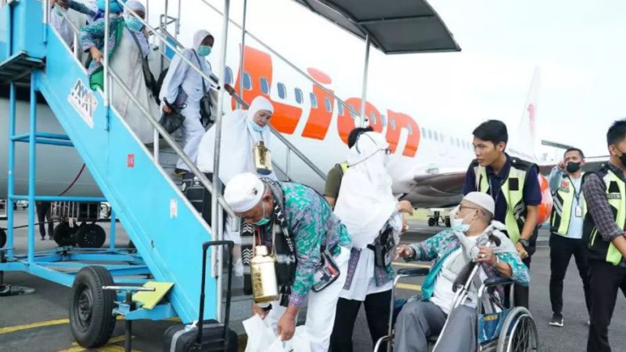 Jamaah haji tiba di Bandara Fatmawati Soekarno Bengkulu. ANTARA