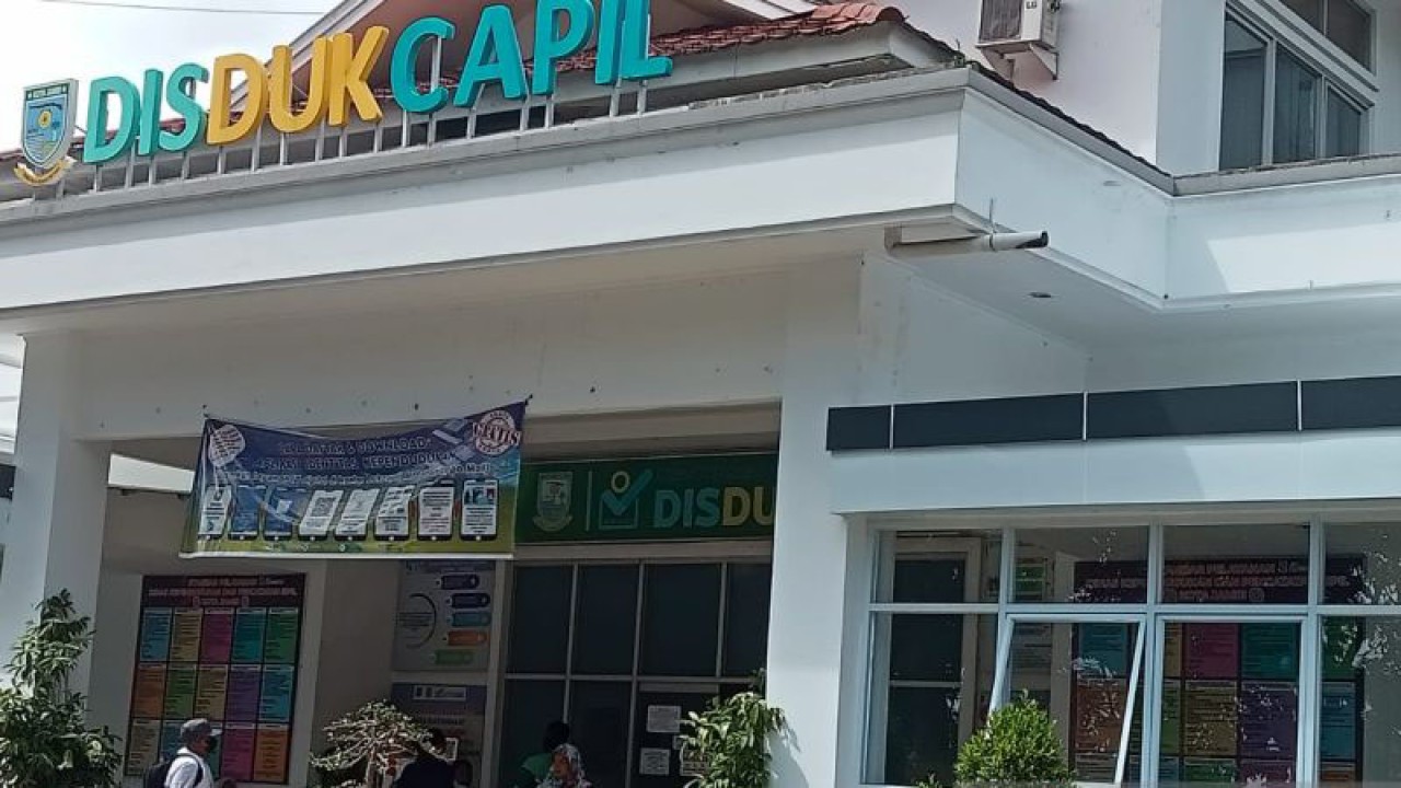 Kantor Dinas Dukcapil Kota Jambi, Senin (13-2-2023). (ANTARA/Tuyani)