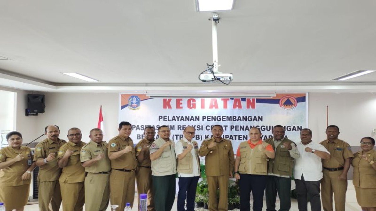 Foto bersama setelah pelatihan pengembangan tim reaksi cepat Kabupaten Jayapura (ANTARA/HO-Humas Pemkab Jayapura)
